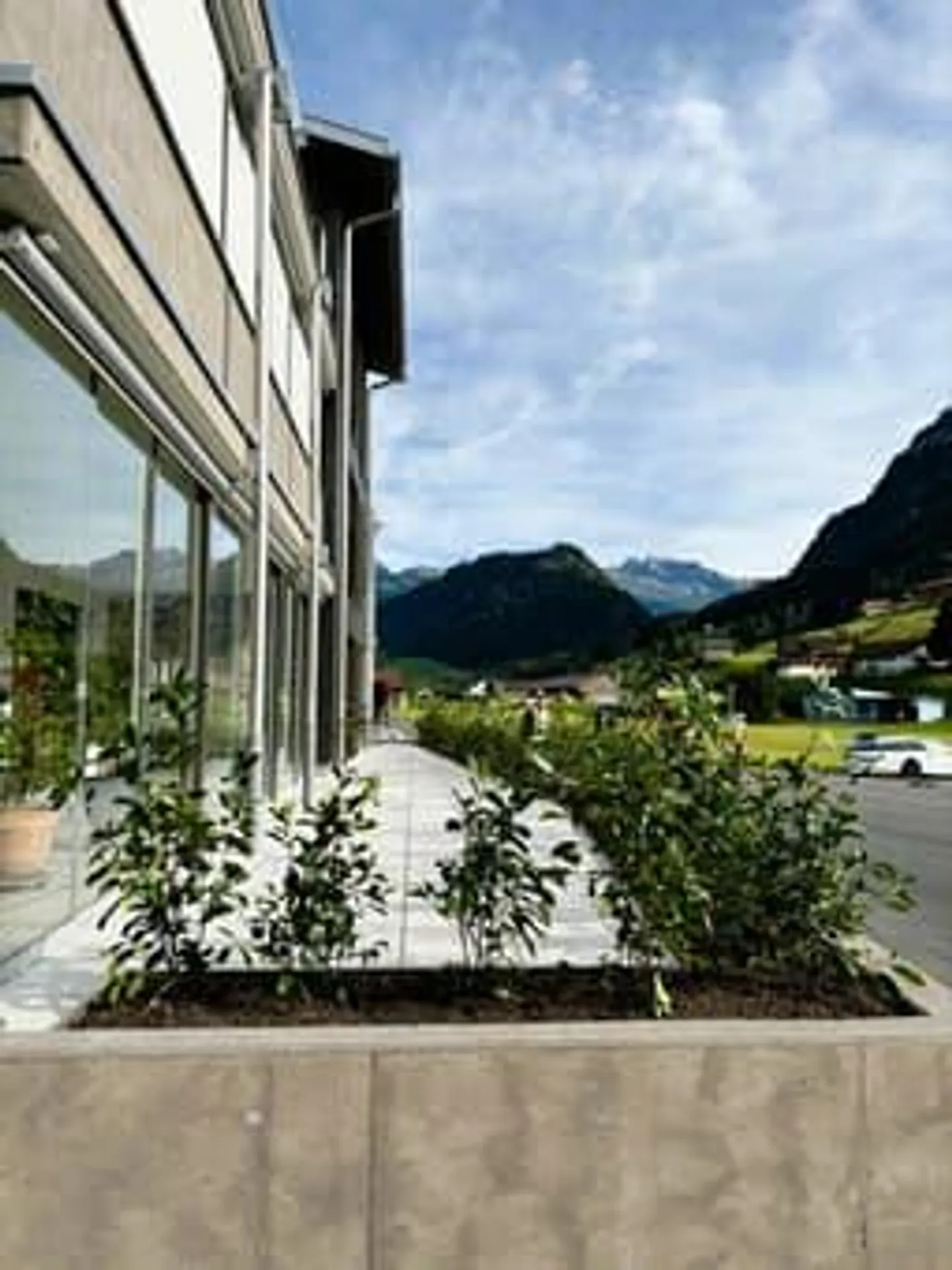 Grossflächige moderne Wohnung mit verglaster Terrasse - Foto 16 von 17