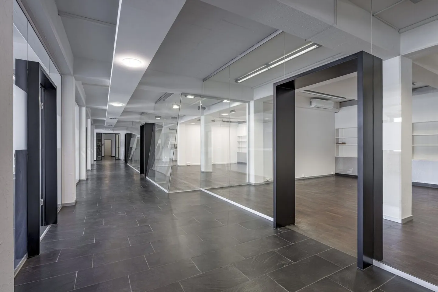 Representative office and exhibition space with unbeatable advantages - Photo 4 of 11