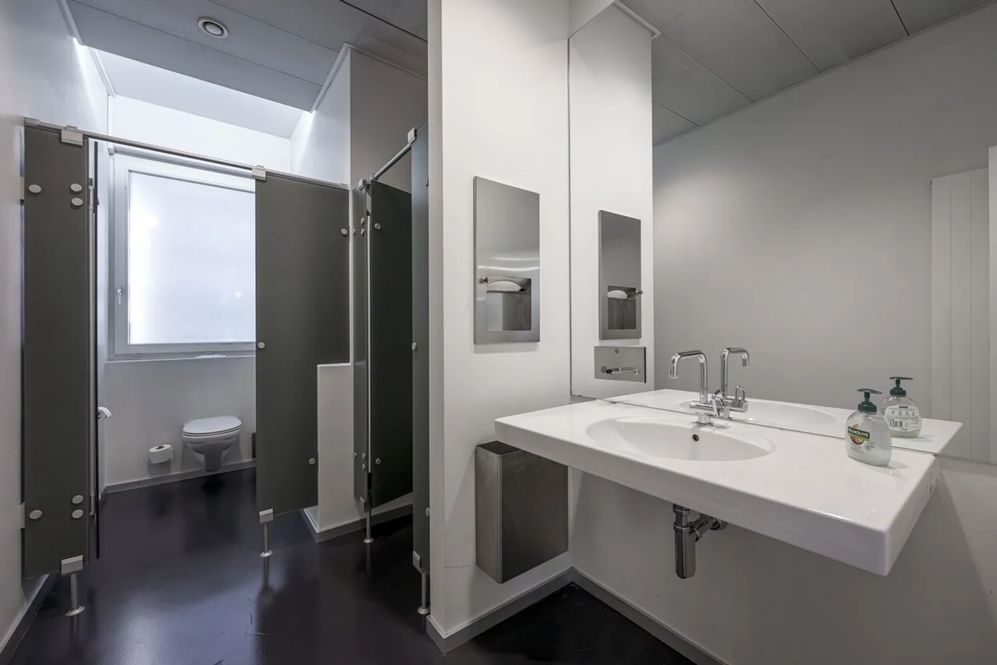 Representative office and exhibition space with unbeatable advantages - Photo 8 of 11