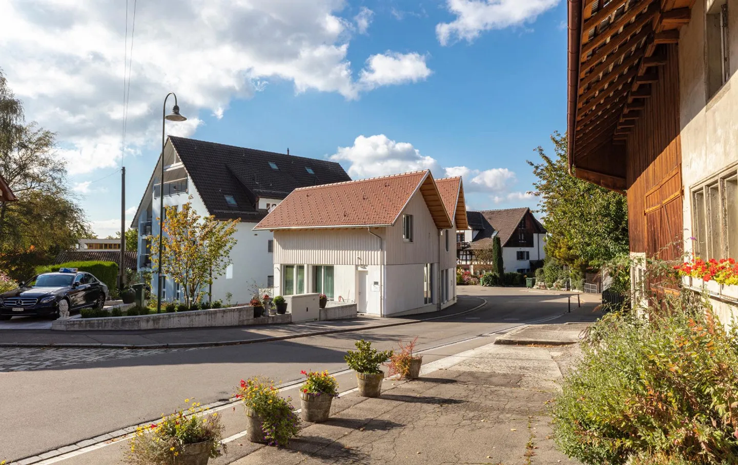 Incantevole casa unifamiliare di 4,5 stanze con giardino nel cuore di Opfikon - Foto 2 di 5