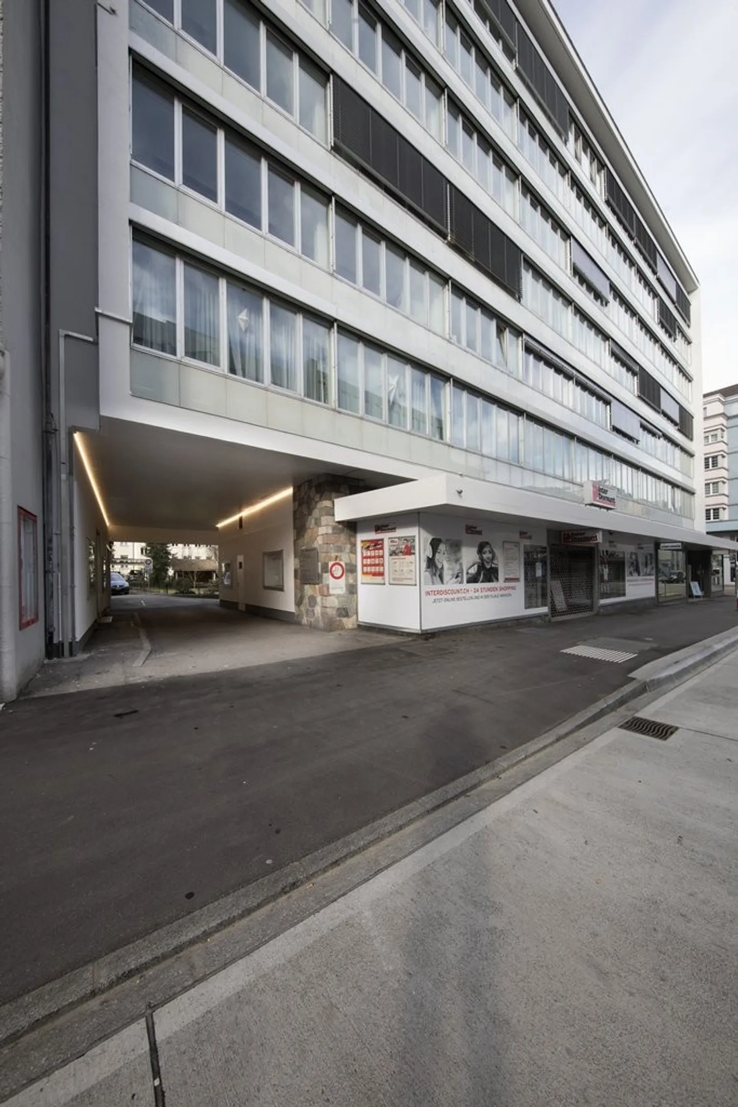 Commercial space in prime location in Olten - first rent free! - Photo 2 of 11