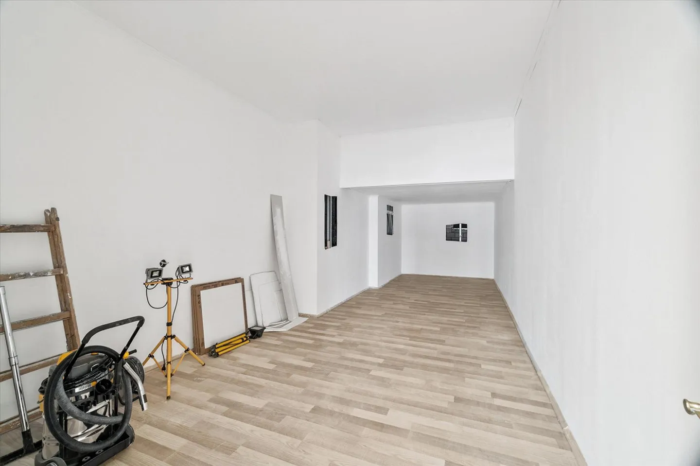 Espace commercial lumineux avec agencement flexible directement au K... - Photo 4 sur 8