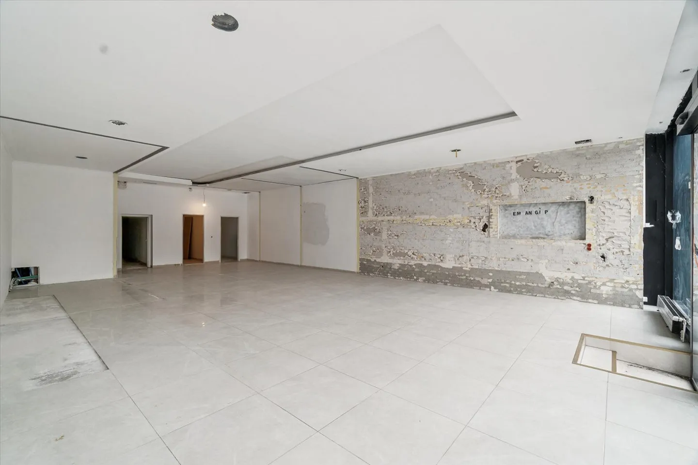 Espace commercial lumineux avec agencement flexible directement au K... - Photo 5 sur 8