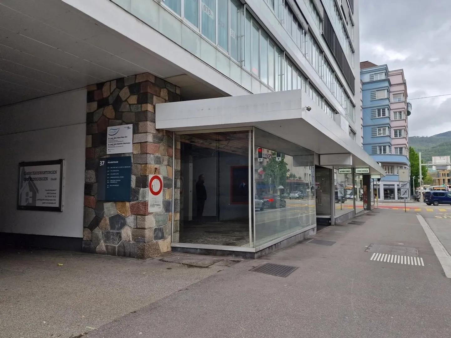 Commercial space in prime location in Olten - first rent free! - Photo 3 of 11