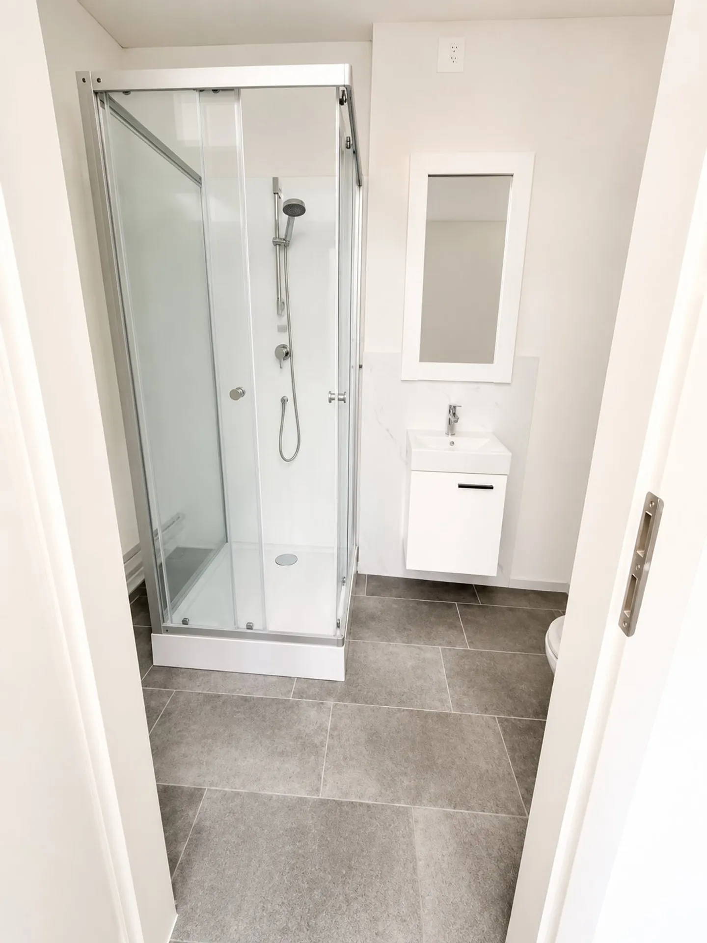 Versatile Commercial Space in Thal - Photo 4 of 4