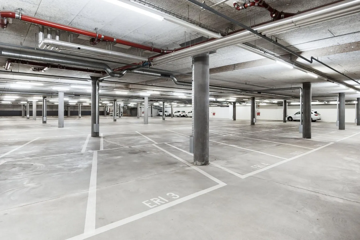 Places de parking dans la zone intérieure du Centre Patio Plaza - Photo 2 sur 2
