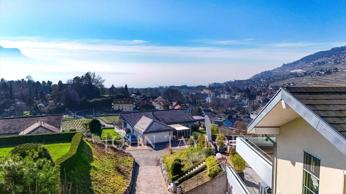 Villa moderna con piscina e vista panoramica - Foto 3 di 13