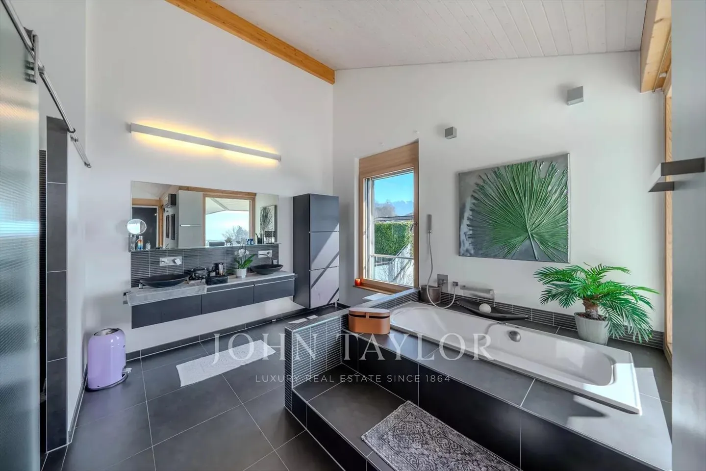 Villa moderna con piscina e vista panoramica - Foto 9 di 13