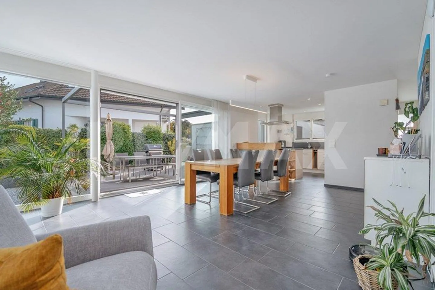 Maison individuelle moderne et indépendante avec aménagement de jardin intelligent - Photo 4 sur 11