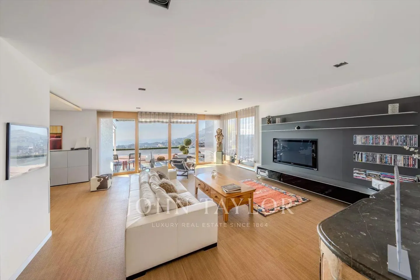 Villa moderna con piscina e vista panoramica - Foto 5 di 13
