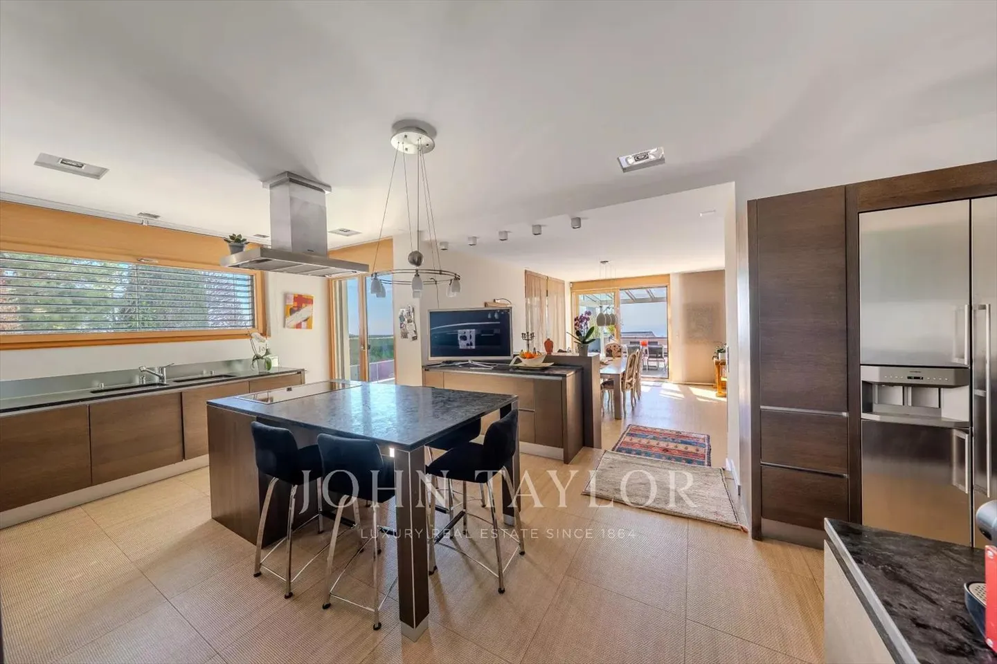 Villa moderna con piscina e vista panoramica - Foto 7 di 13