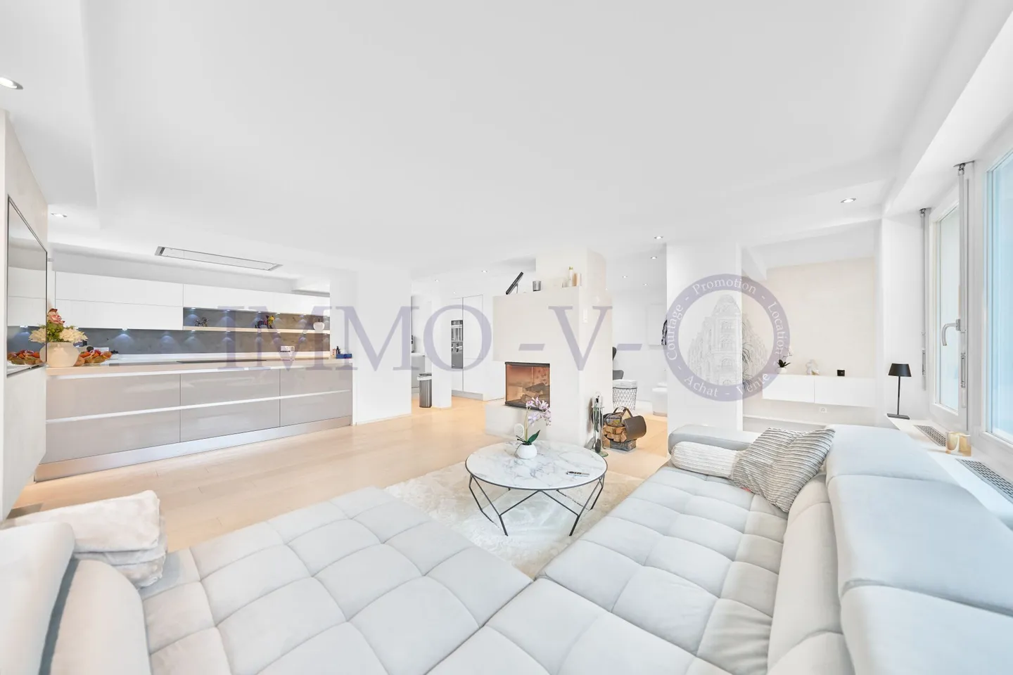 GERÄUMIGE HOCHWERTIGE VILLA MIT GROSSEN GARTEN UND SCHWIMMBAD - Foto 5 von 13