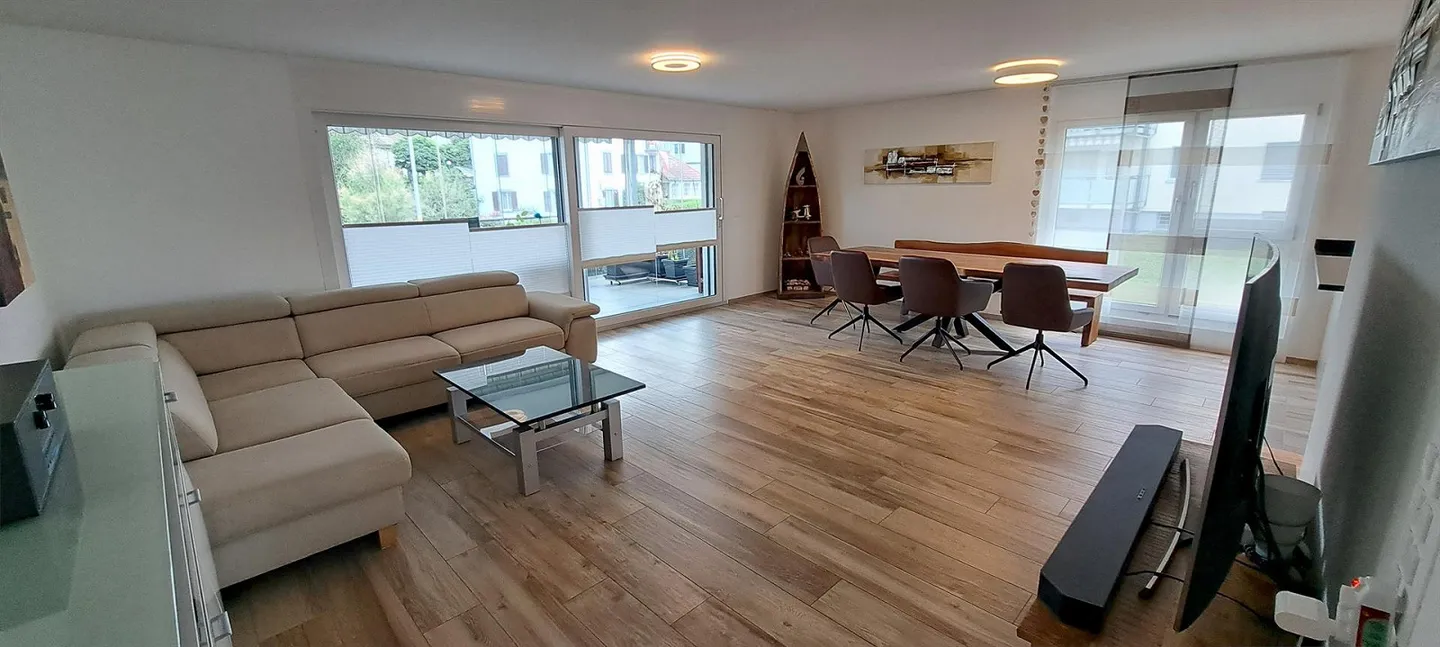 Appartamento 4 1/2 stanze a Winznau incluso 3 posti auto e stanza hobby - Foto 2 di 25