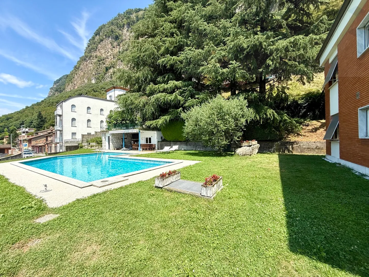 GRANDE VILLA AVEC PISCINE - Photo 2 sur 18