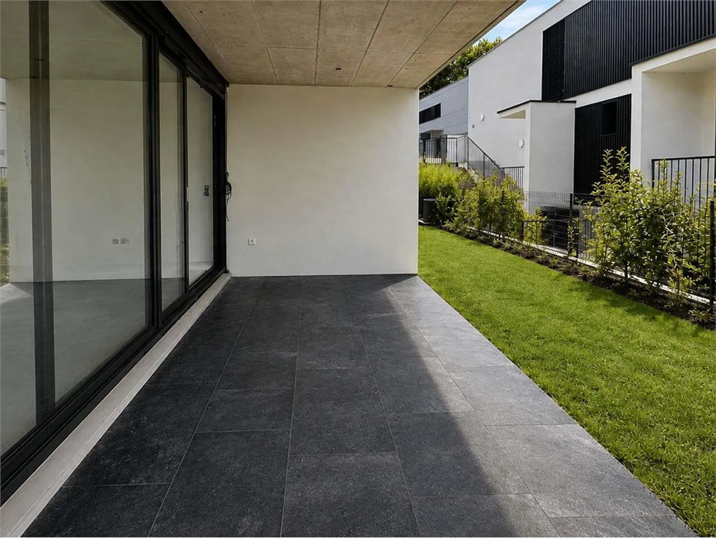 NUOVA RESIDENZA, ULTIMI DUE APPARTAMENTI 3.5 STANZE CON GIARDINO PRIVATO - Foto 1 di 11