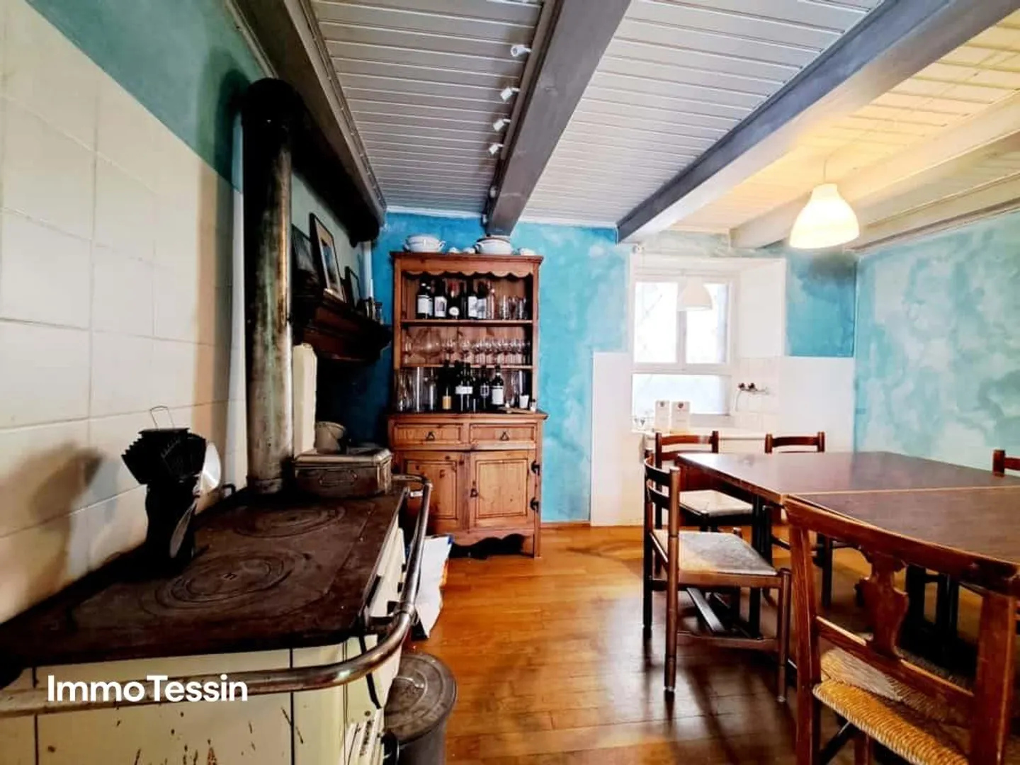 Cafe de la Poste: Historisches Cafe mit 8 Zimmern in Loco zu verkaufen - Foto 2 von 13