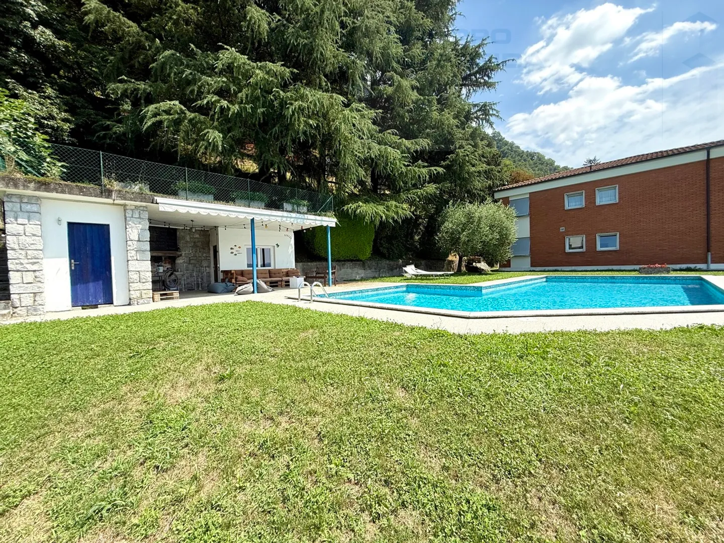 GRANDE VILLA AVEC PISCINE - Photo 4 sur 18