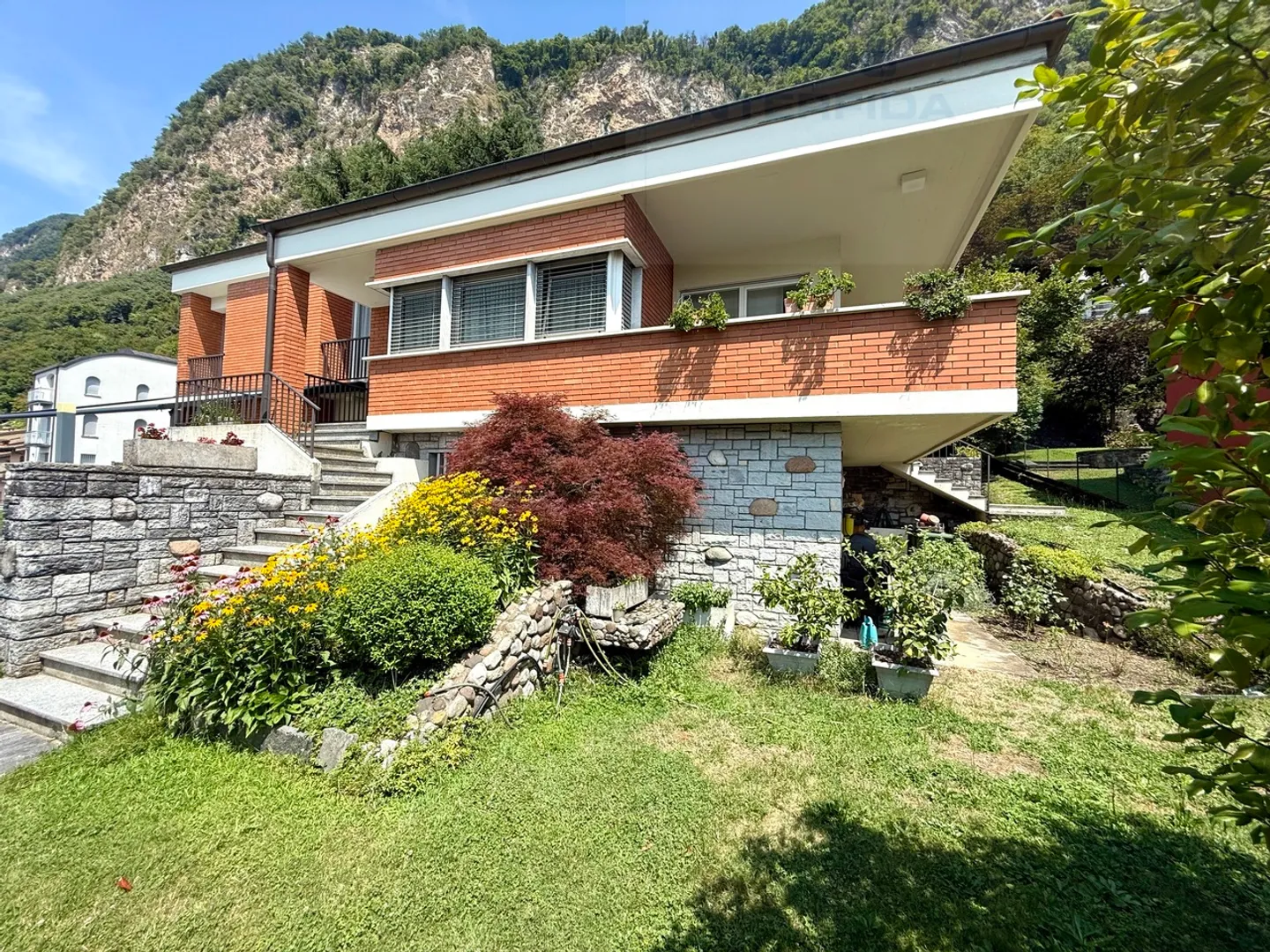 GRANDE VILLA AVEC PISCINE - Photo 6 sur 18