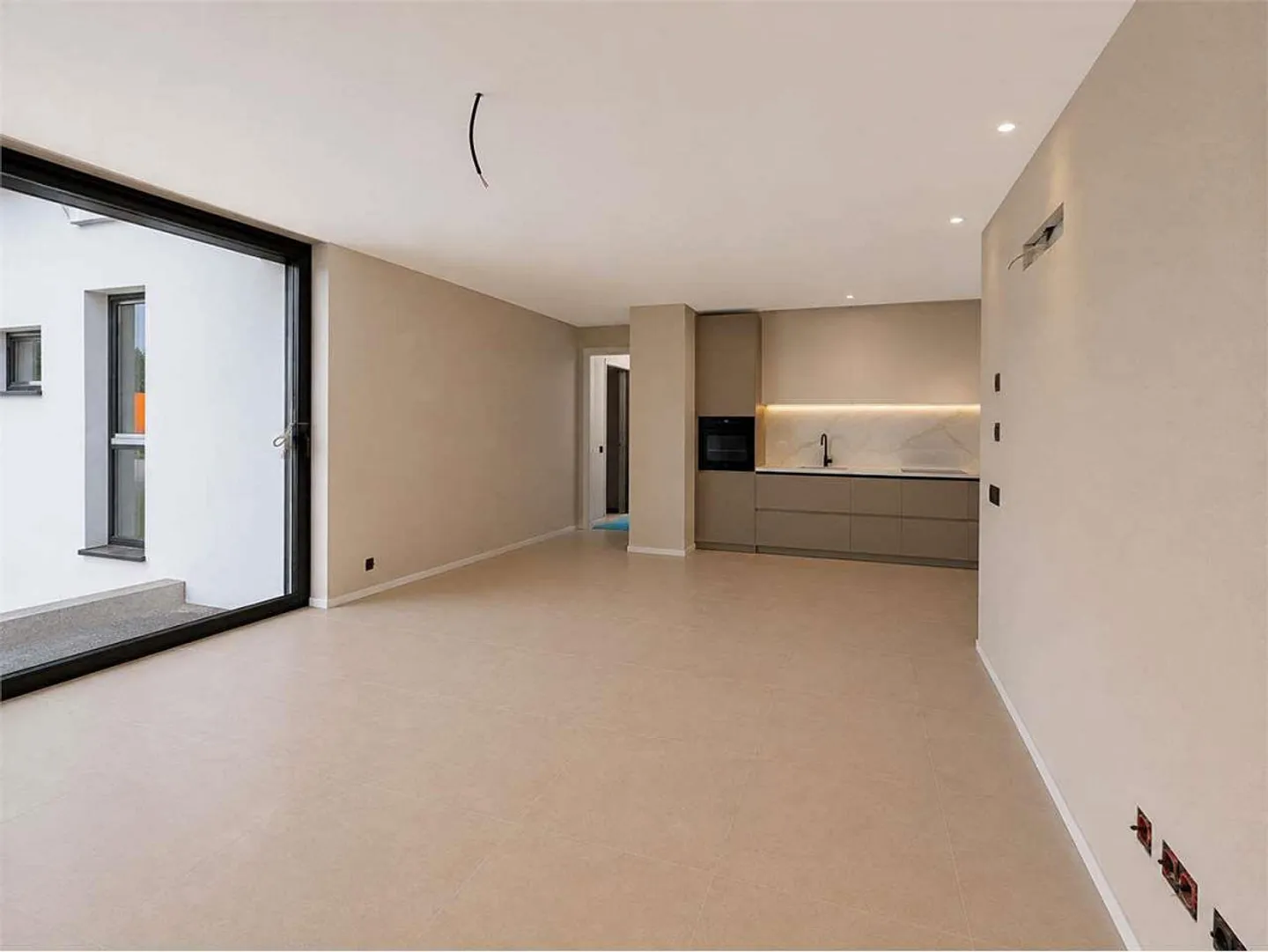 NUOVA RESIDENZA, ULTIMI DUE APPARTAMENTI 3.5 STANZE CON GIARDINO PRIVATO - Foto 5 di 11