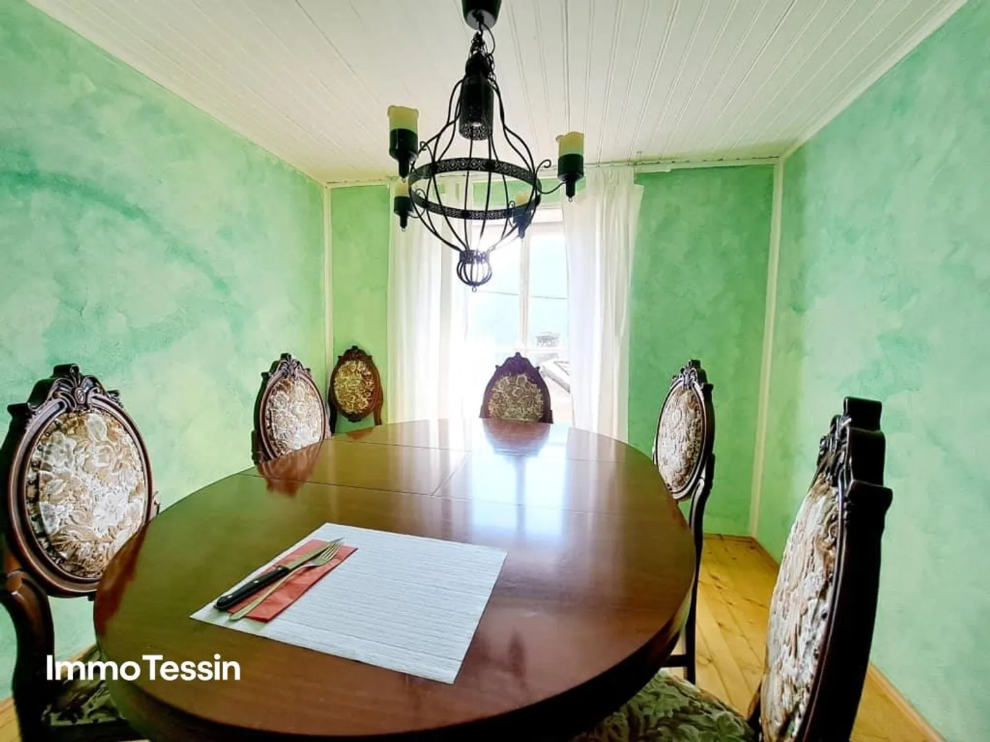 Cafe de la Poste: Historisches Cafe mit 8 Zimmern in Loco zu verkaufen - Foto 5 von 13