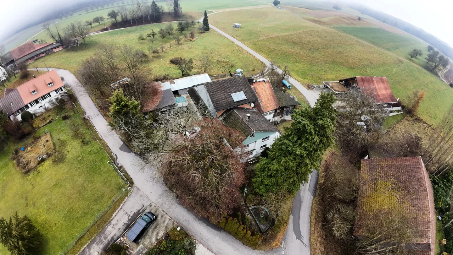 Opportunità unica per i visionari - Terreno spazioso con potenziale di sviluppo - Foto 3 di 6