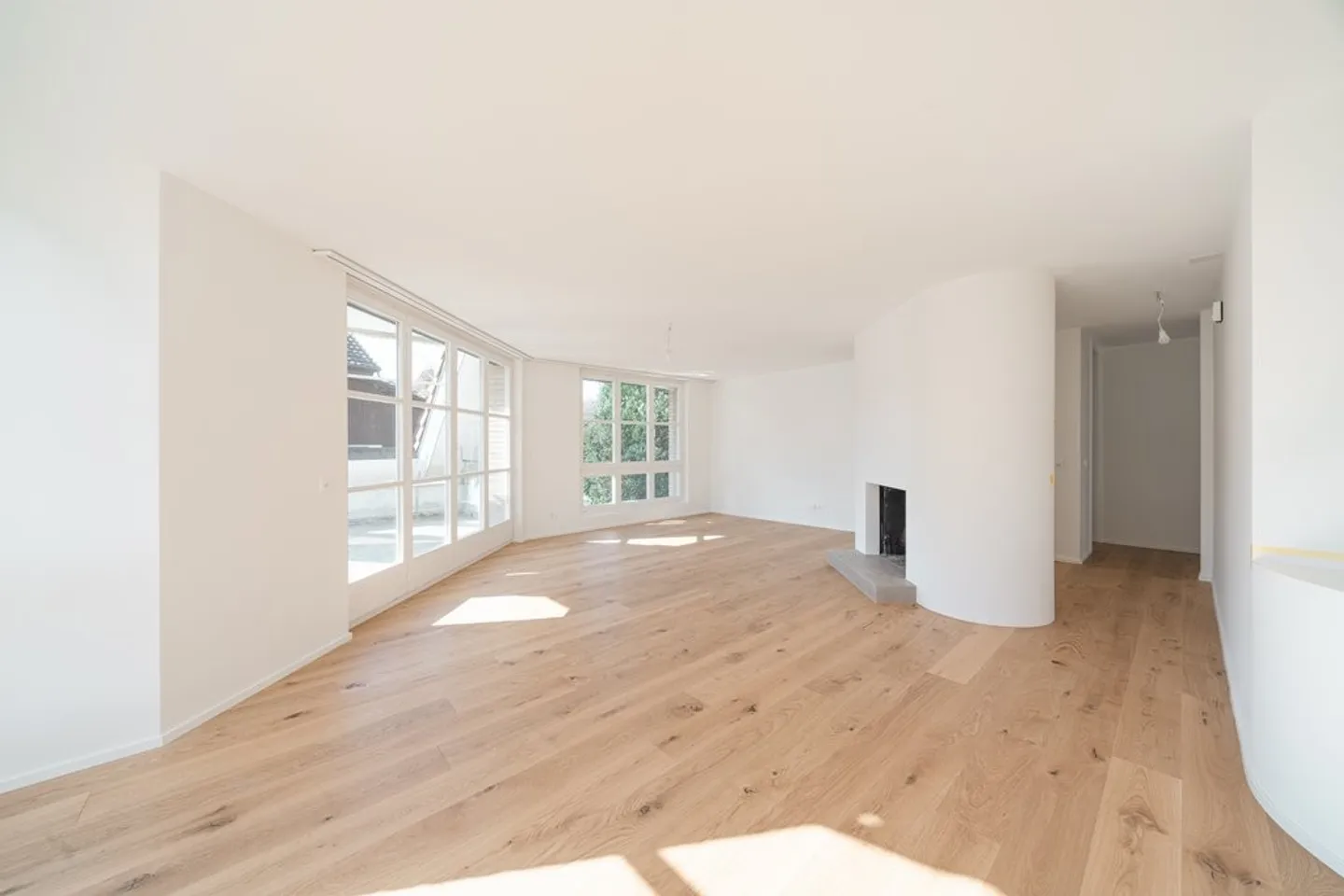 SPACIOUS BRIGHT APARTMENT - FRESHLY RENOVATED - Photo 6 of 12