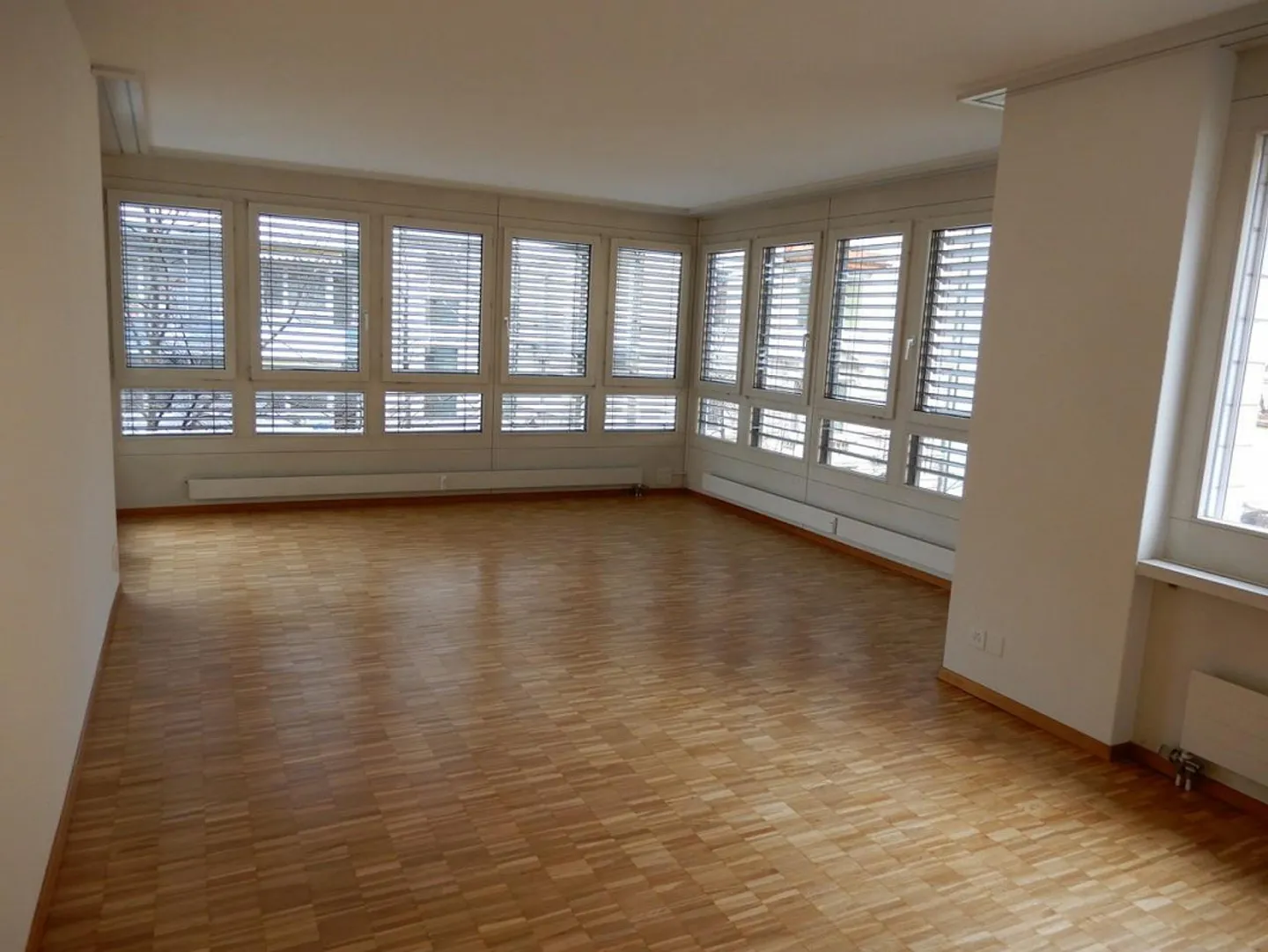 Emplacement ensoleillé et grandes fenêtres, à 5 minutes à pied du lac de Zurich - Photo 1 sur 11