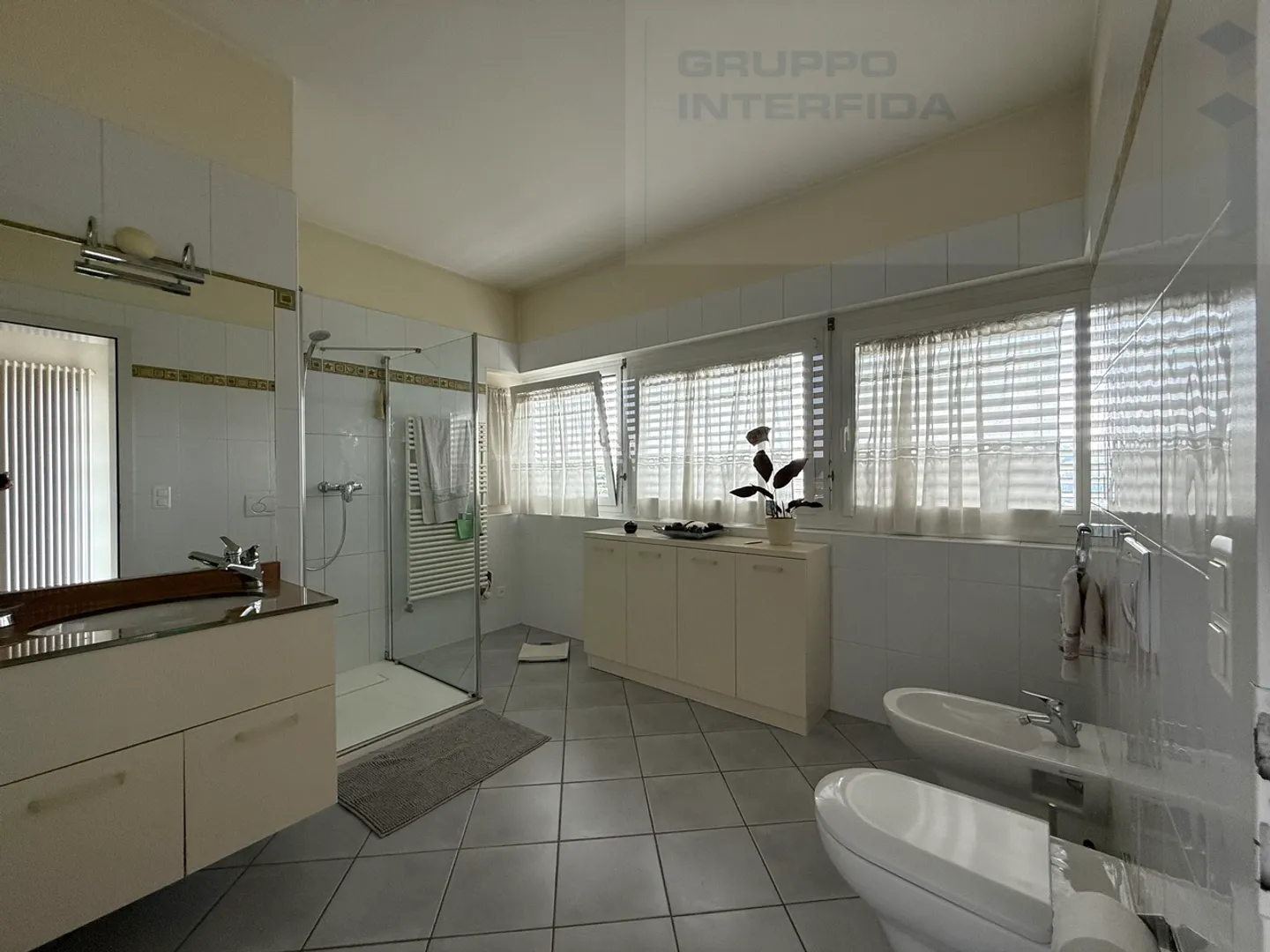 GRANDE VILLA AVEC PISCINE - Photo 12 sur 18