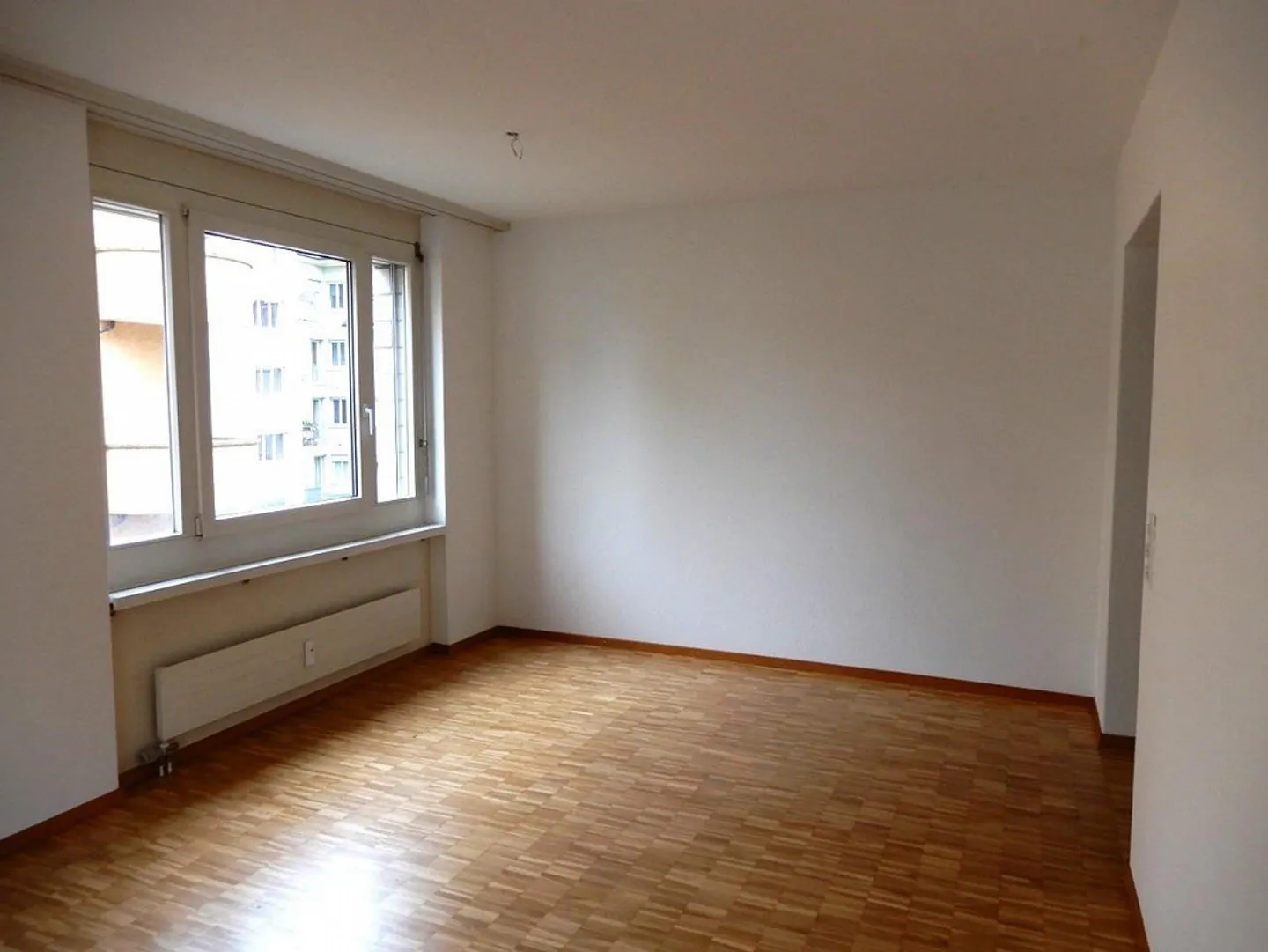 Emplacement ensoleillé et grandes fenêtres, à 5 minutes à pied du lac de Zurich - Photo 2 sur 11