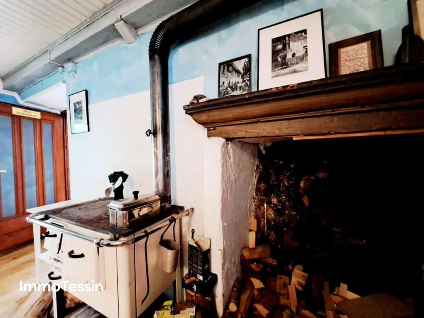 Cafe de la Poste: Historisches Cafe mit 8 Zimmern in Loco zu verkaufen - Foto 9 von 13