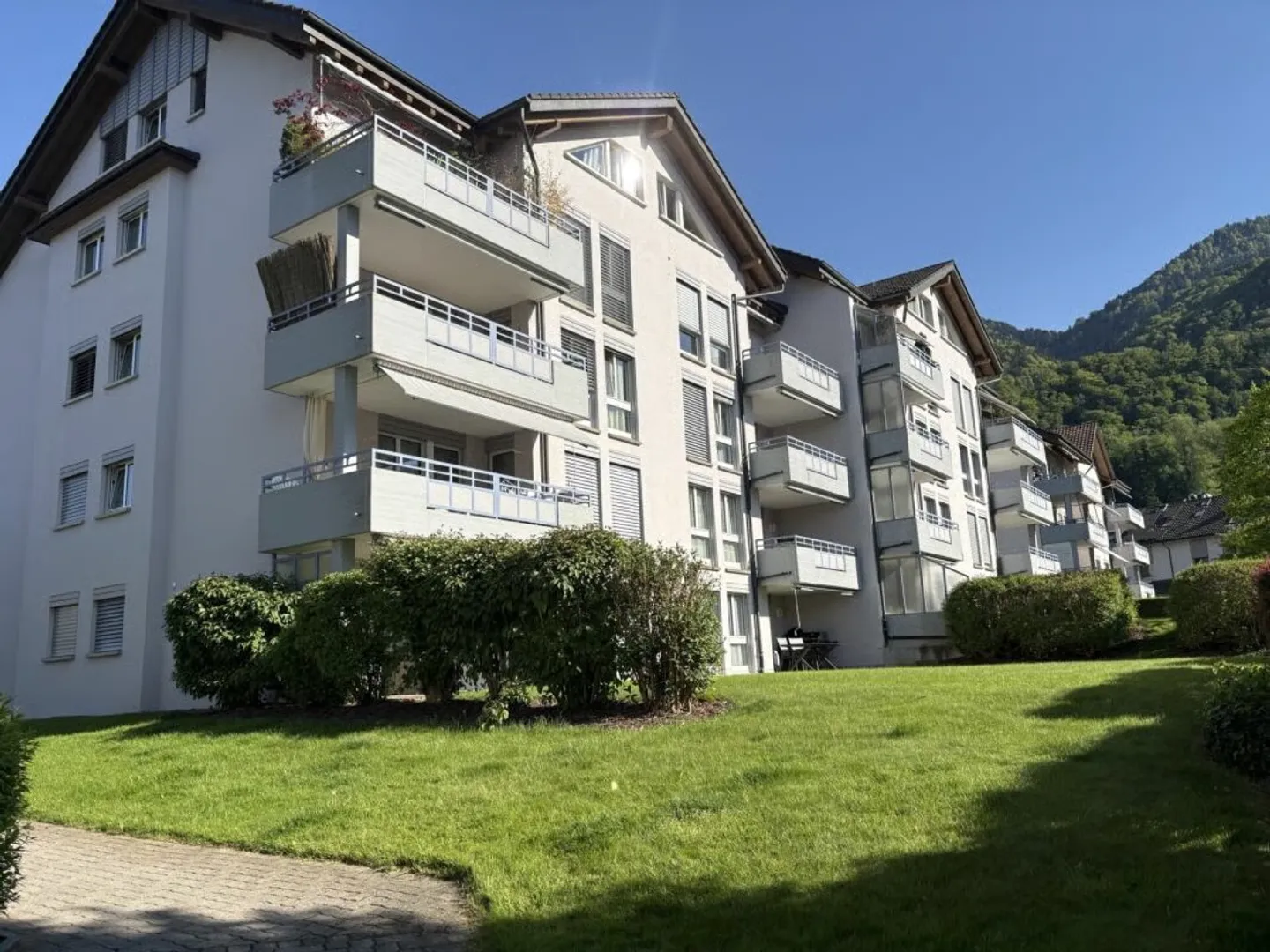 Appartement attrayant de 2½ pièces dans un quartier résidentiel bien entretenu - Photo 1 sur 4