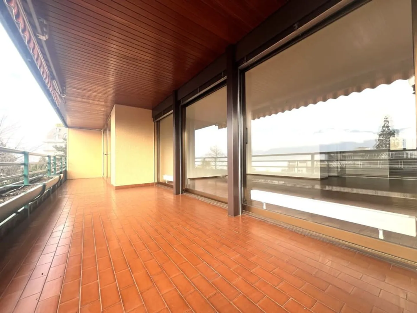 Magnificent 4.5-room apartment with lake view / 3 bedrooms / 2 bathrooms / 1 large balcony / 1 storage - Photo 12 of 13