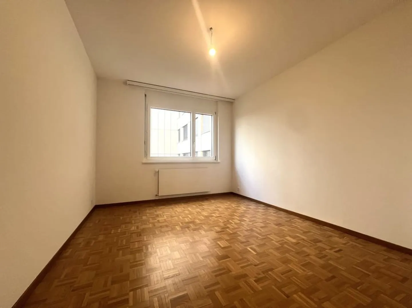 Magnificent 4.5-room apartment with lake view / 3 bedrooms / 2 bathrooms / 1 large balcony / 1 storage - Photo 4 of 13