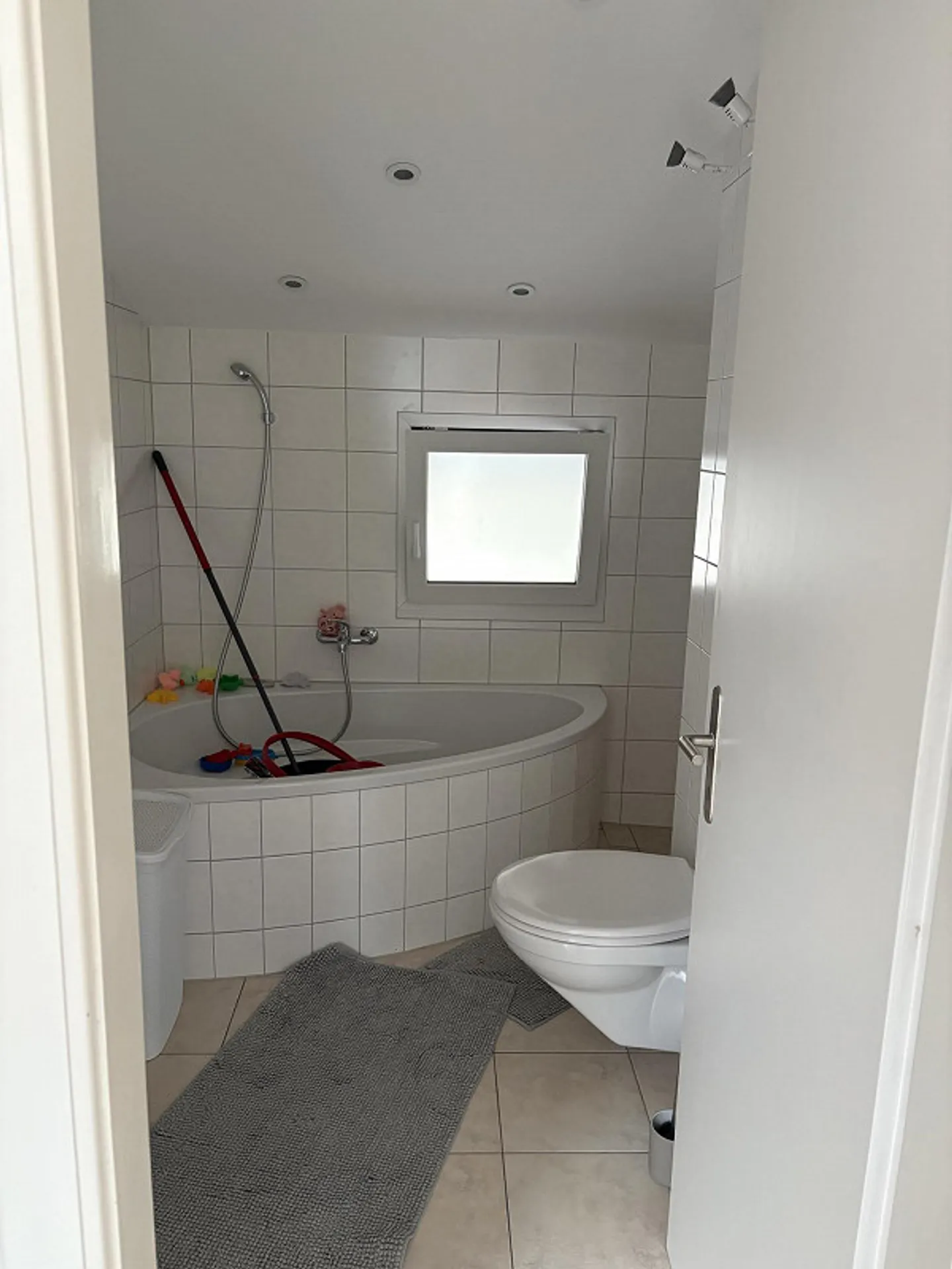 Schöne 4,5 Zimmer Wohnung mit atemberaubender Aussicht in Sigriswil - Foto 4 von 16