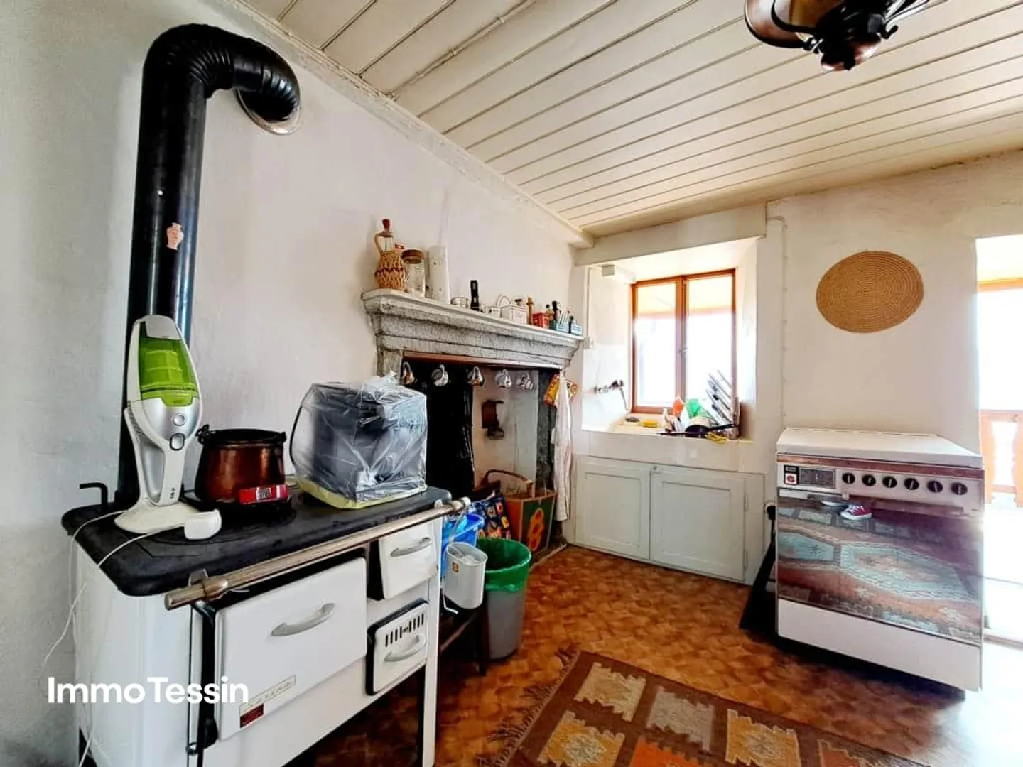 Cafe de la Poste: Historisches Cafe mit 8 Zimmern in Loco zu verkaufen - Foto 10 von 13