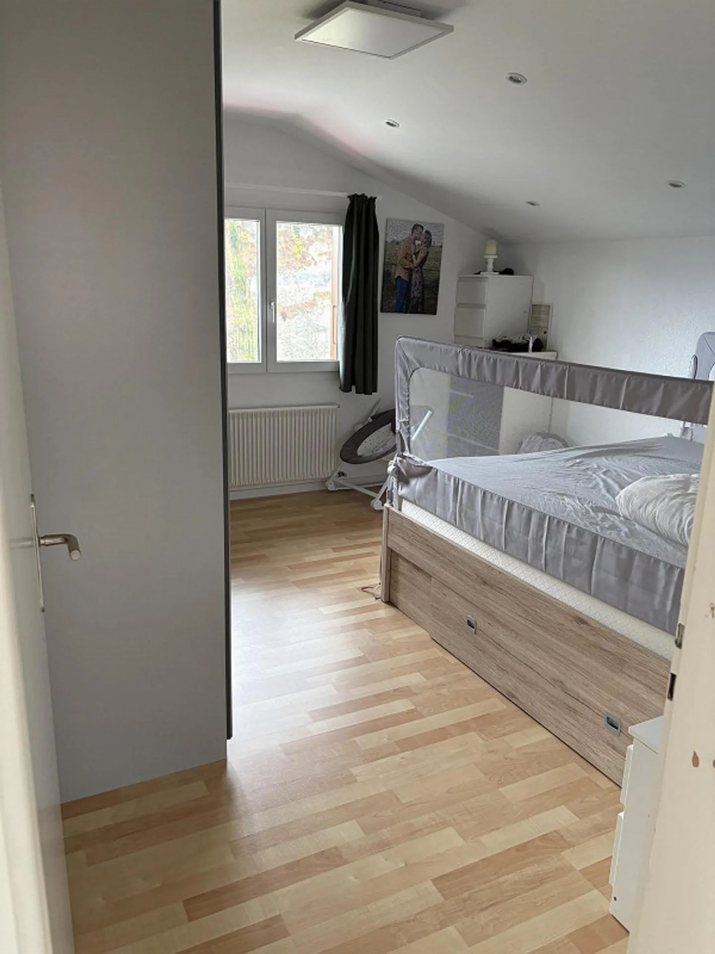 Schöne 4,5 Zimmer Wohnung mit atemberaubender Aussicht in Sigriswil - Foto 2 von 16