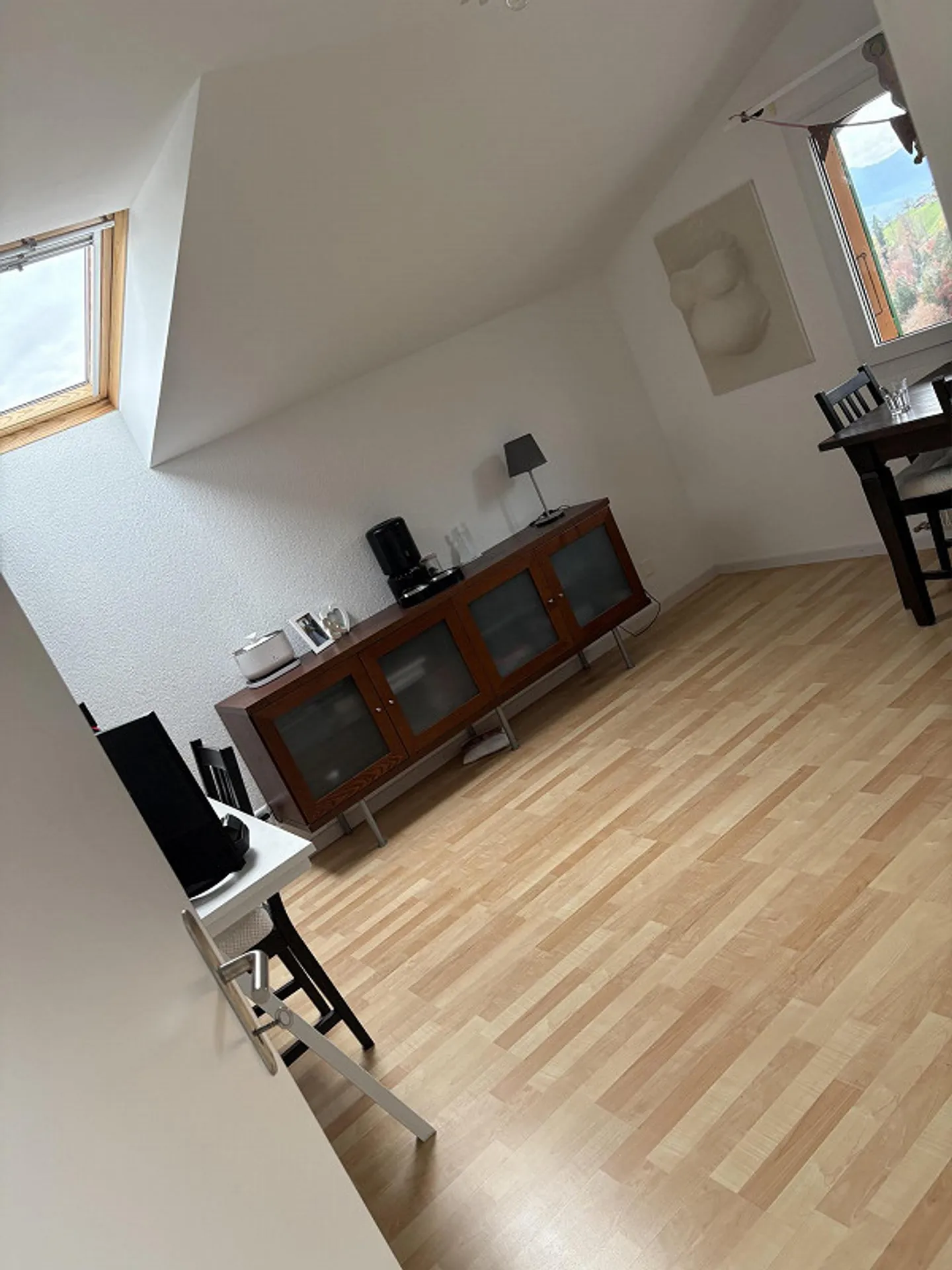 Schöne 4,5 Zimmer Wohnung mit atemberaubender Aussicht in Sigriswil - Foto 12 von 16