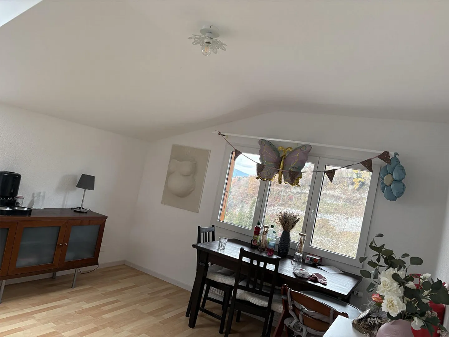 Schöne 4,5 Zimmer Wohnung mit atemberaubender Aussicht in Sigriswil - Foto 13 von 16