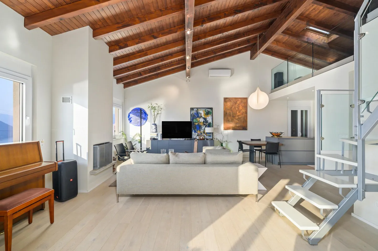 Unabhängiges Haus mit bezauberndem Seeblick - Foto 3 von 10