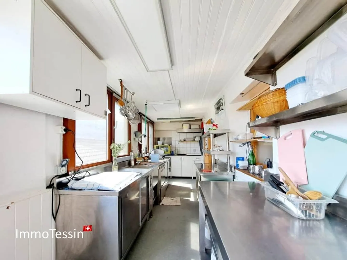 Cafe de la Poste: Historisches Cafe mit 8 Zimmern in Loco zu verkaufen - Foto 11 von 13