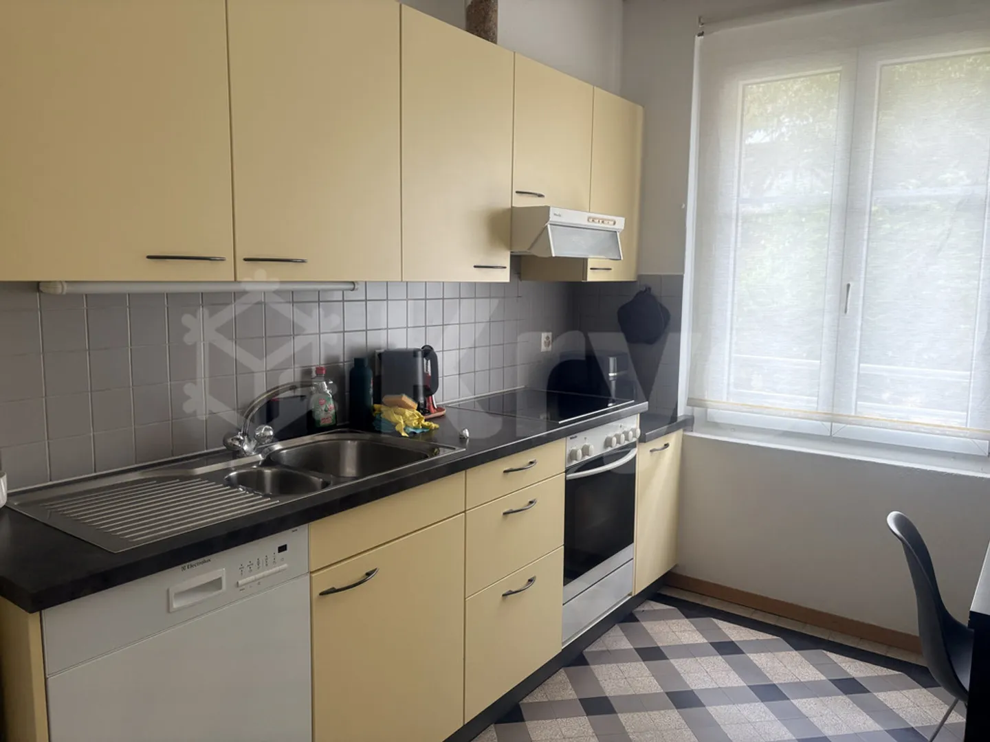 BEAUTIFUL 4-ROOM BRIGHT APARTMENT - Photo 1 of 12