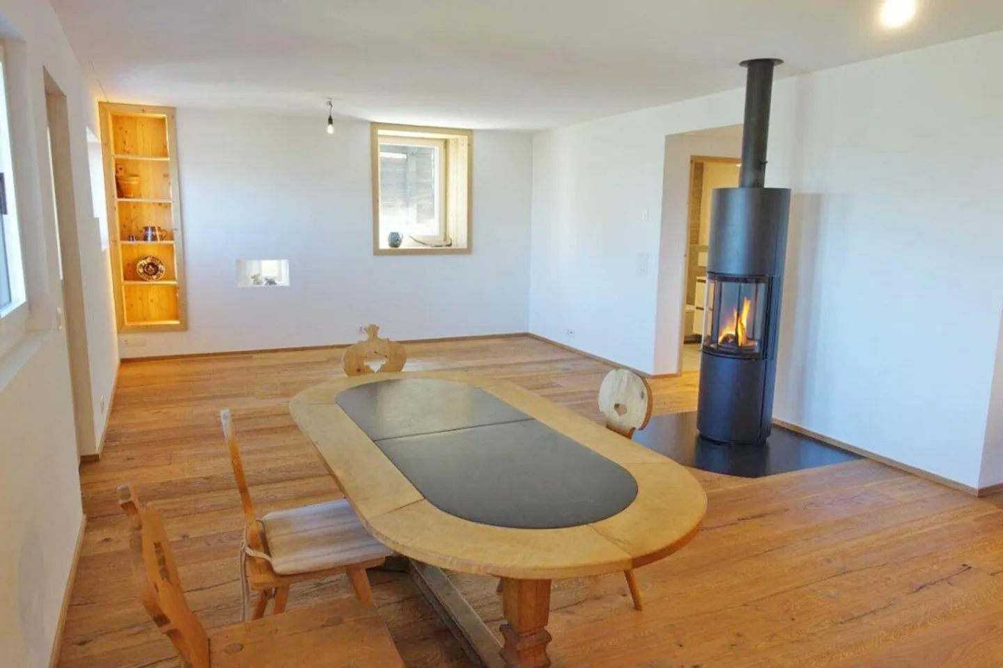 4.5-Zimmer-Wohnung Nr. 1 in einem historischen Zweifamilienhaus in Luven - Foto 2 von 6