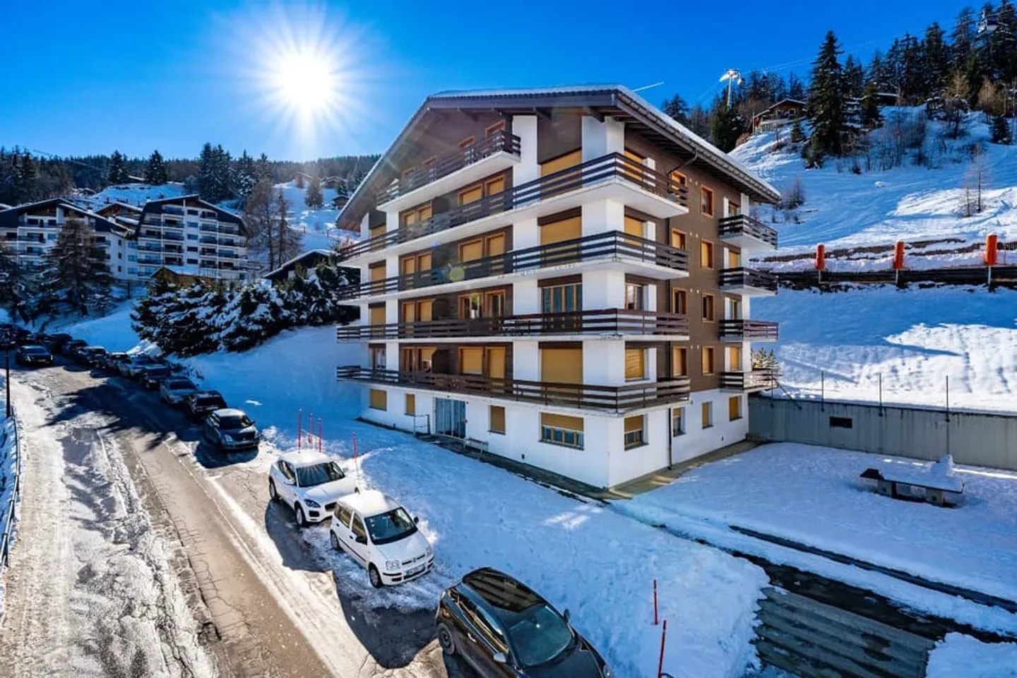Appartamento spazioso e luminoso con 2 camere da letto vicino alle piste - Foto 1 di 13