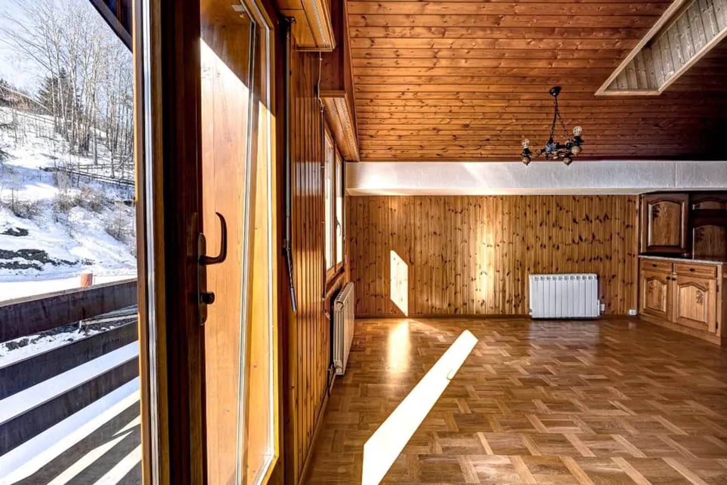 Appartamento spazioso e luminoso con 2 camere da letto vicino alle piste - Foto 7 di 13