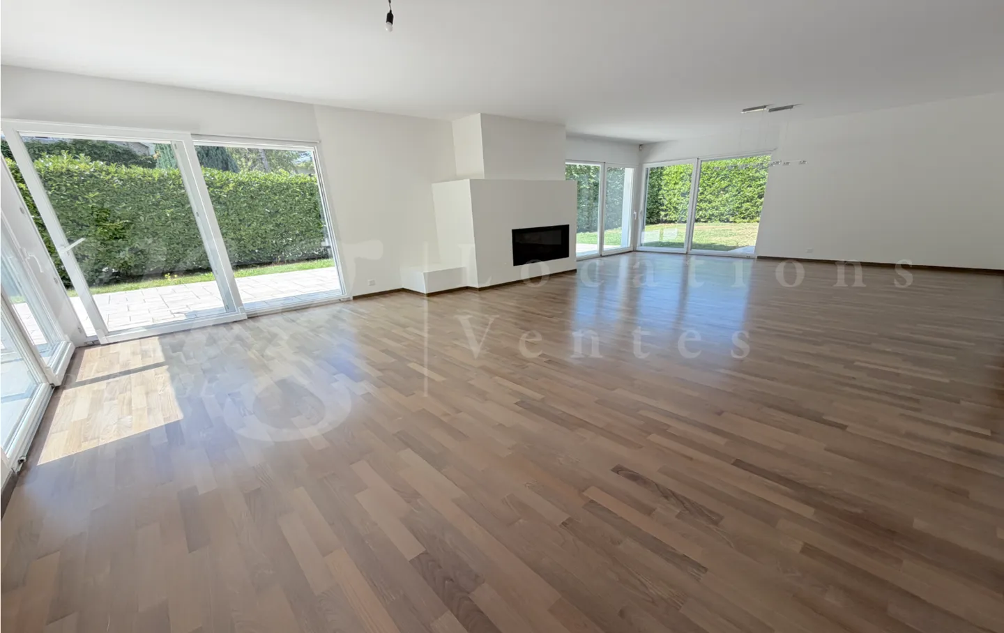 Exclusive! MAGNIFICENT MODERN HOUSE WITH 300 M2, LARGE GARDEN AND SWIMMING POOL - Photo 2 of 10