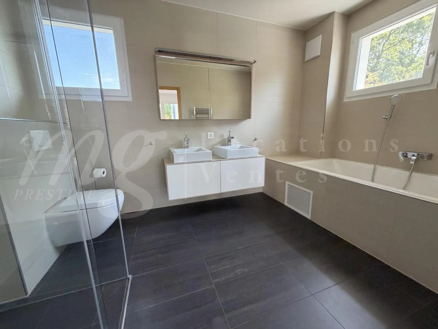 Exclusive! MAGNIFICENT MODERN HOUSE WITH 300 M2, LARGE GARDEN AND SWIMMING POOL - Photo 6 of 10