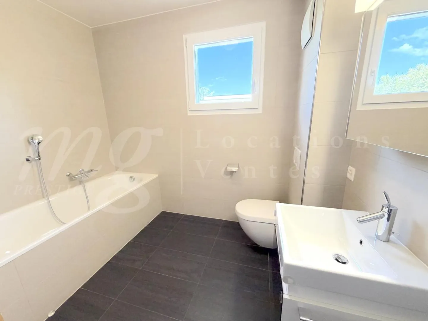 Exclusive! MAGNIFICENT MODERN HOUSE WITH 300 M2, LARGE GARDEN AND SWIMMING POOL - Photo 9 of 10