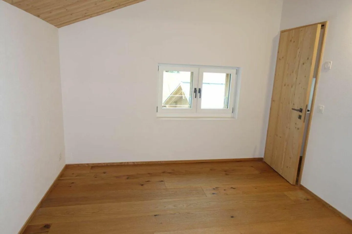 4.5-Zimmer-Wohnung Nr. 1 in einem historischen Zweifamilienhaus in Luven - Foto 4 von 6