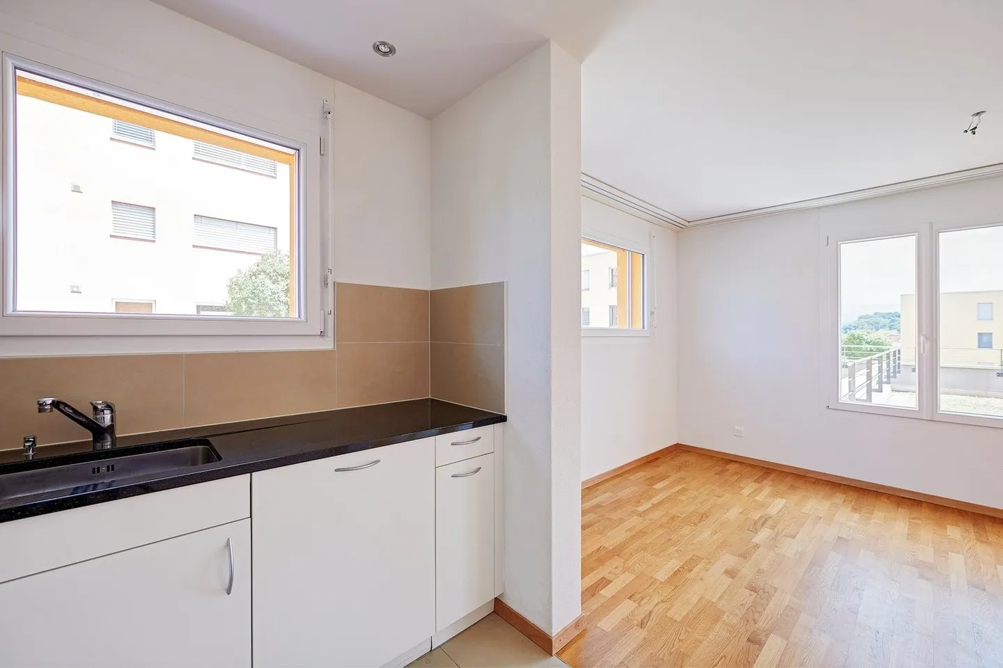Bright, spacious 5.5 room apartment - Photo 2 of 10
