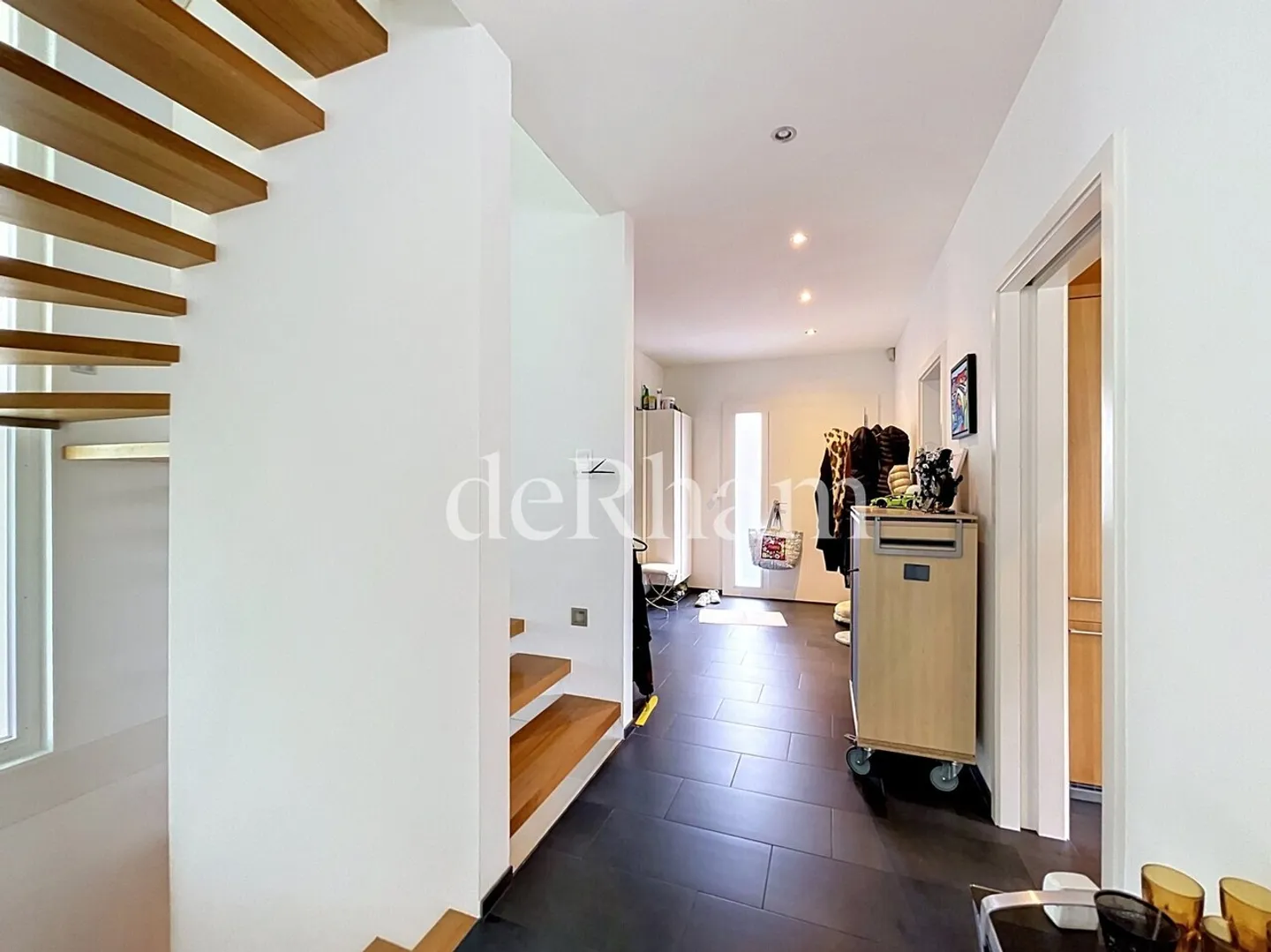 Modern Villa with Mountain View - Photo 4 of 13